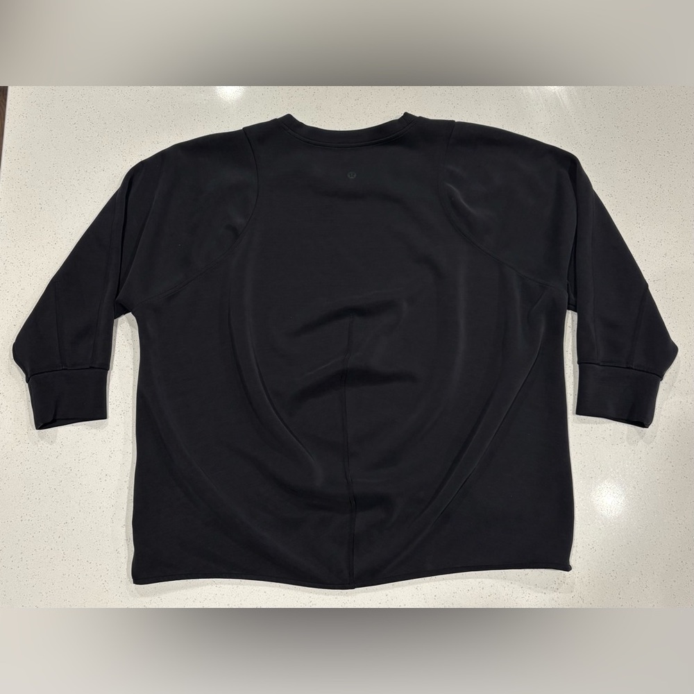 Women’s 10 Lululemon Crew